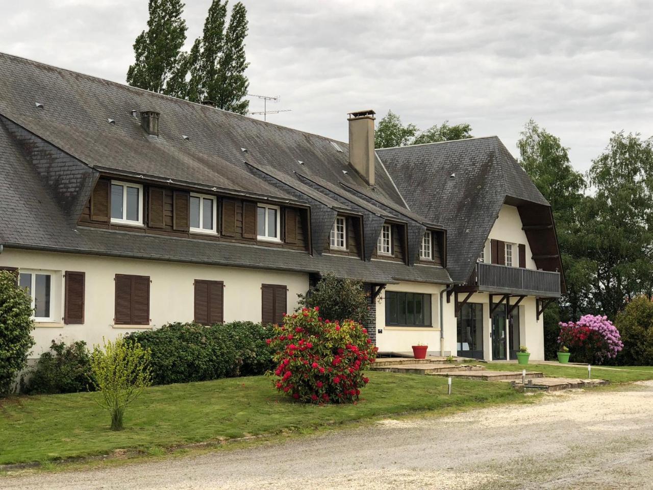 La Cle Des Champs Hotell Le Teilleul Eksteriør bilde